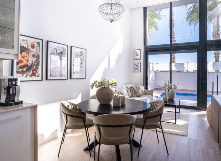 Resale - Villa - Cabo Roig