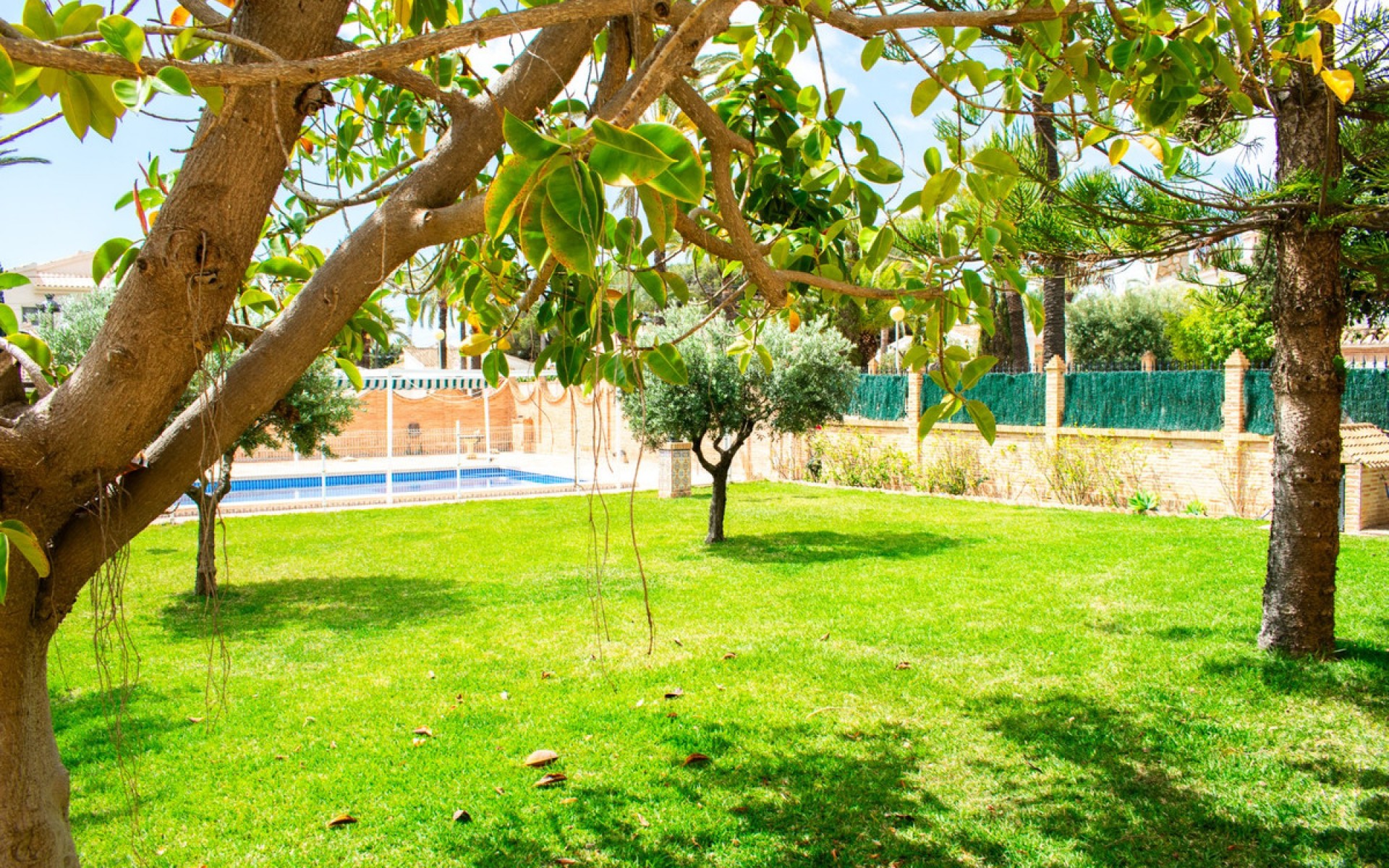Resale - Villa - Cabo Roig