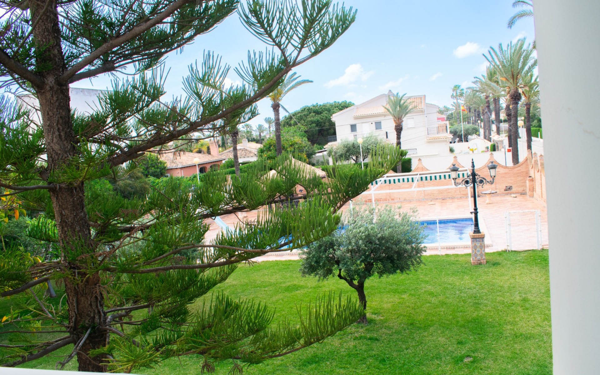 Resale - Villa - Cabo Roig