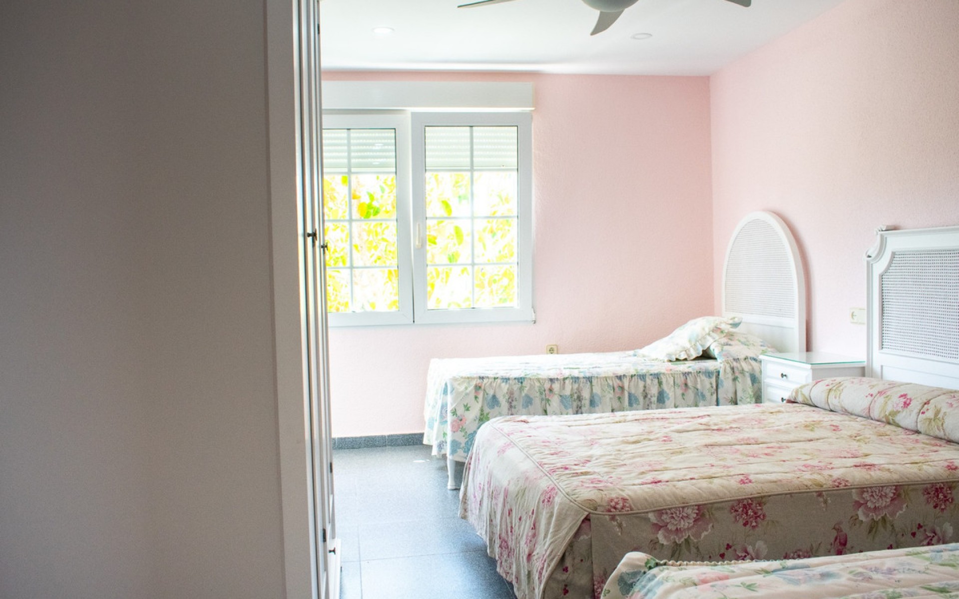 Resale - Villa - Cabo Roig