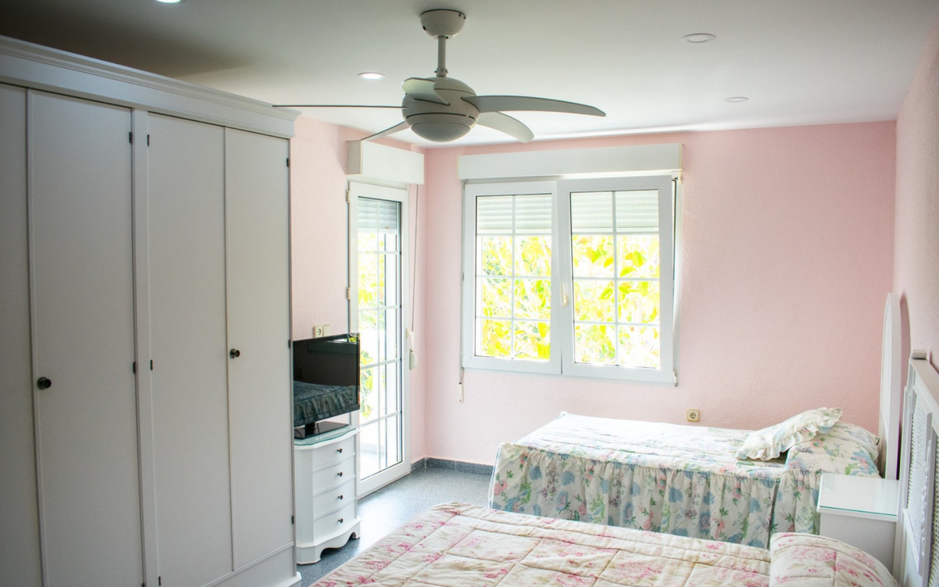 Resale - Villa - Cabo Roig