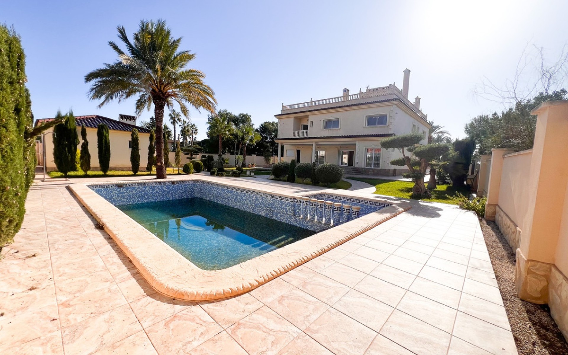 Resale - Villa - Cabo Roig