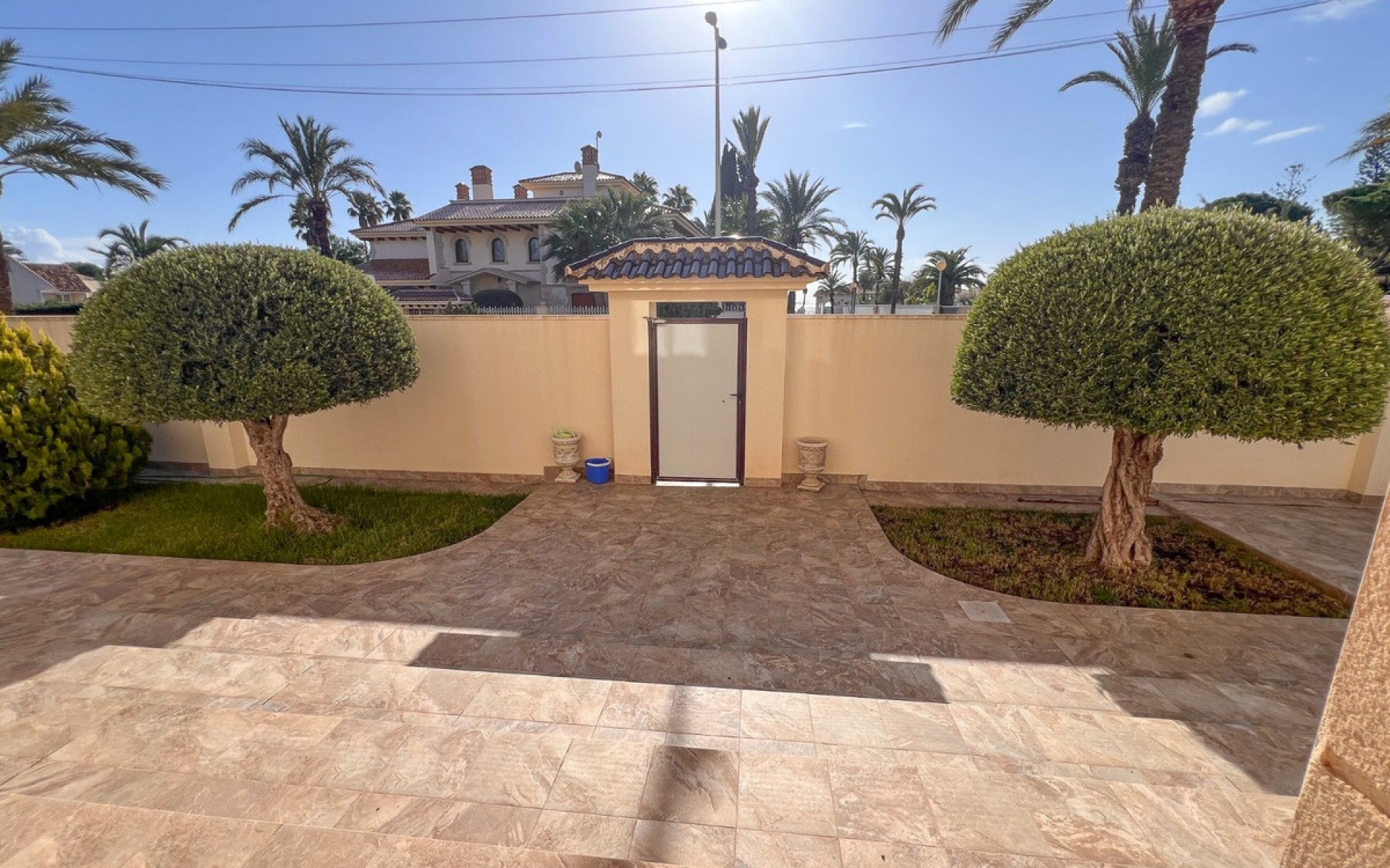 Resale - Villa - Cabo Roig