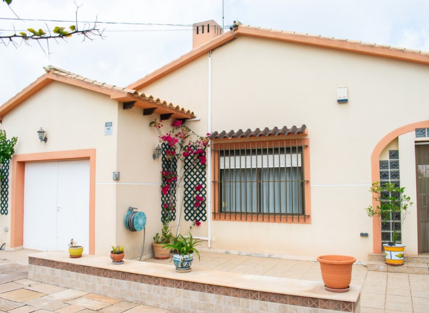 Resale - Villa - Cabo Roig