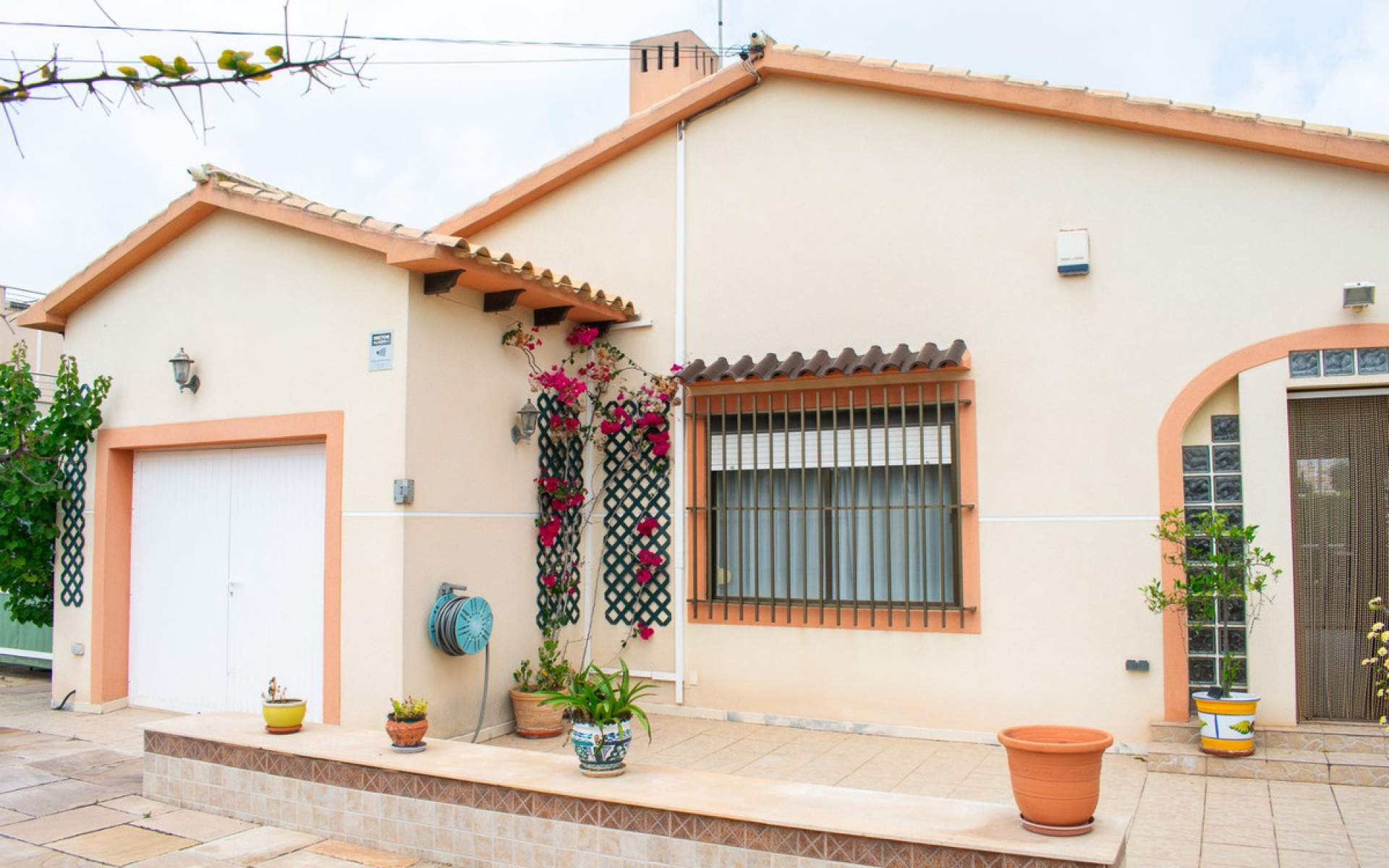 Resale - Villa - Cabo Roig