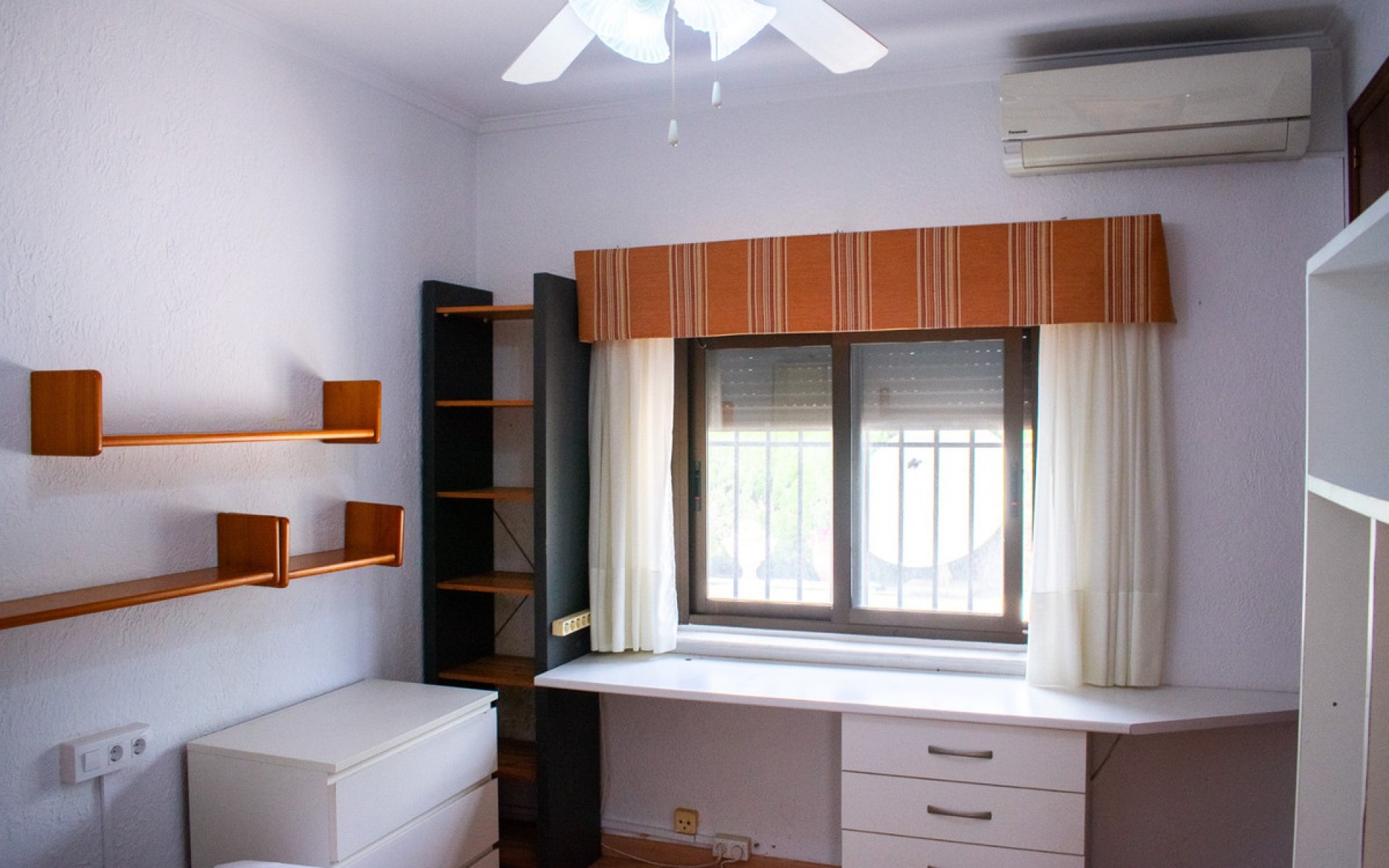 Resale - Villa - Cabo Roig