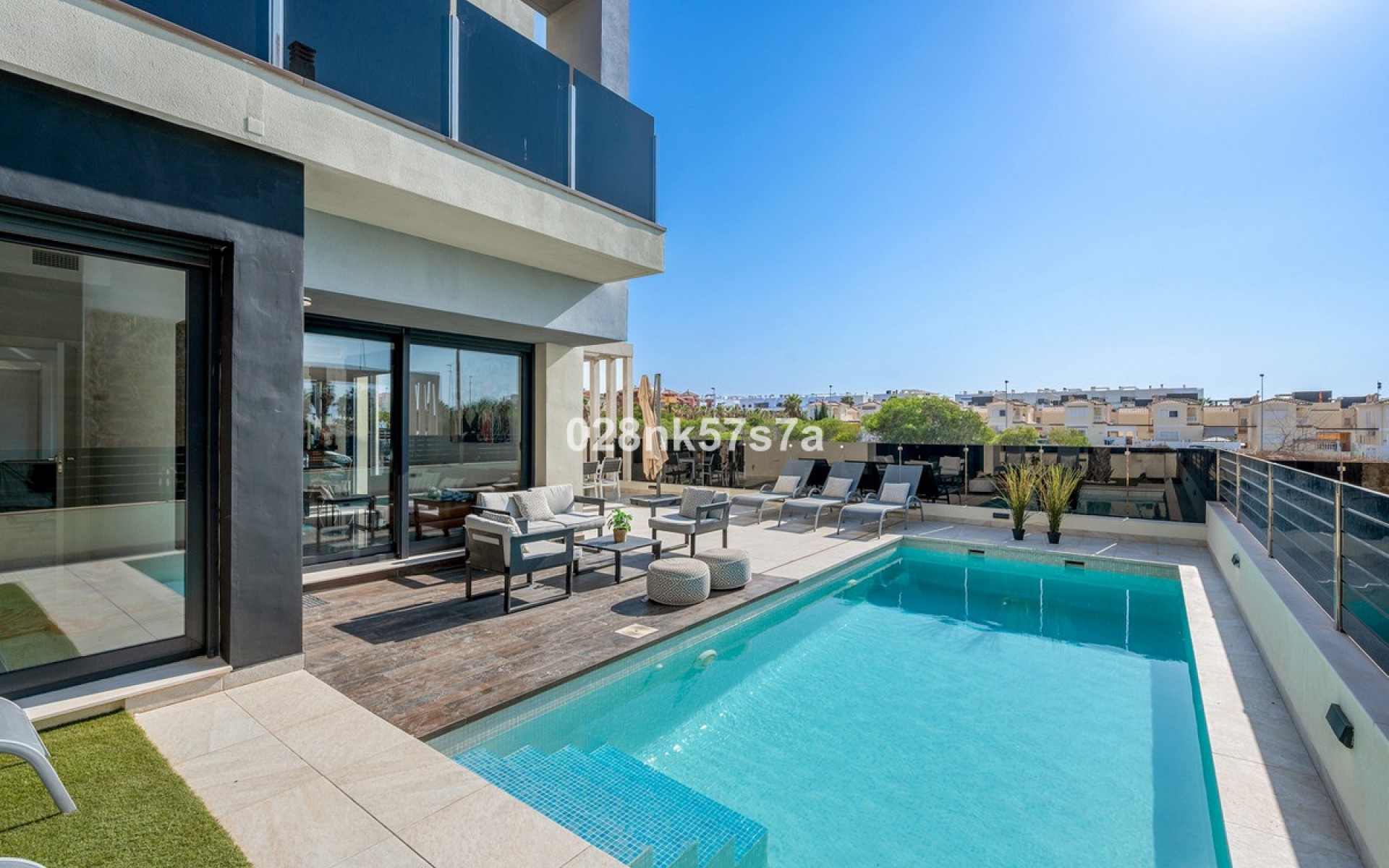 Resale - Villa - Cabo Roig