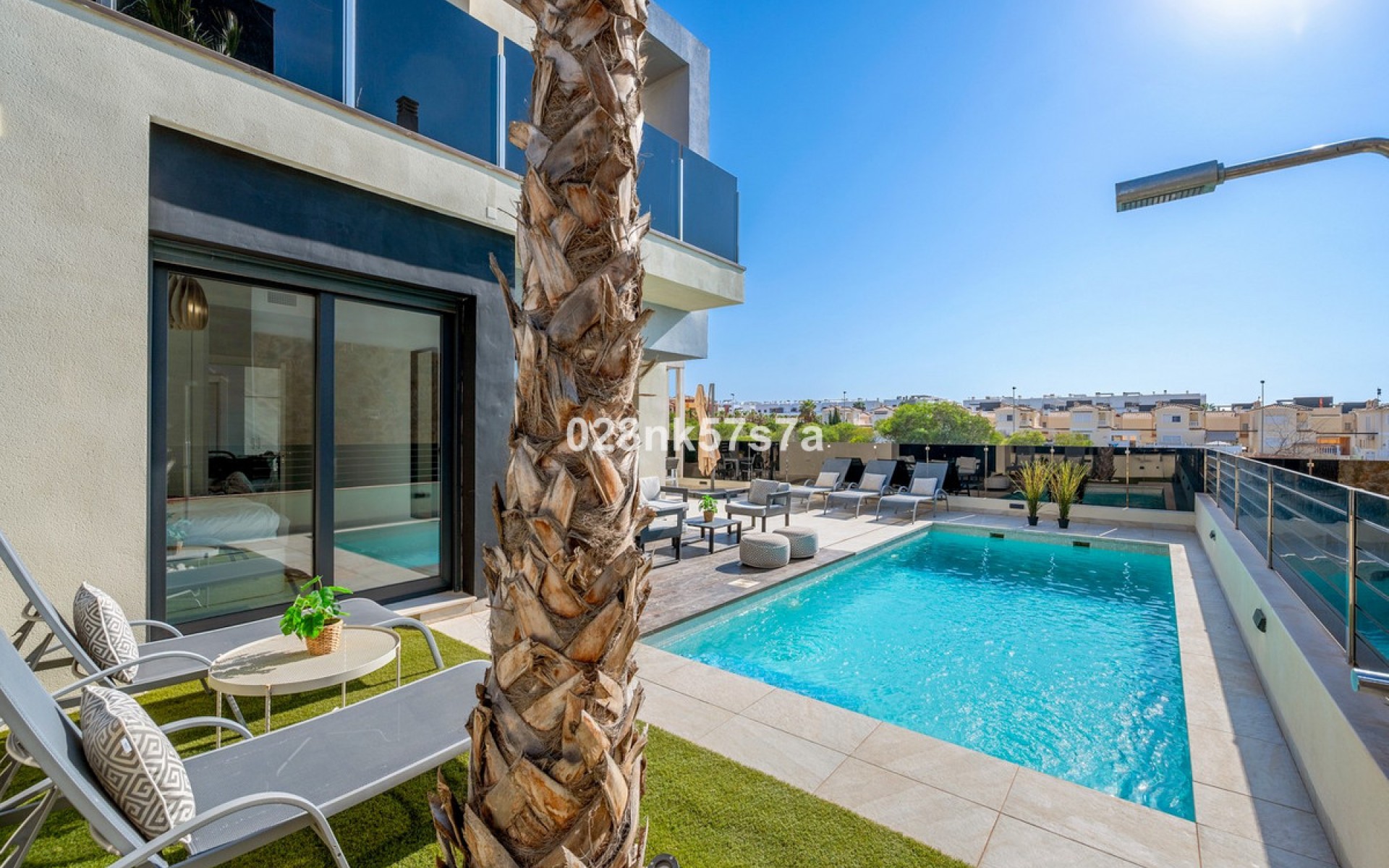 Resale - Villa - Cabo Roig