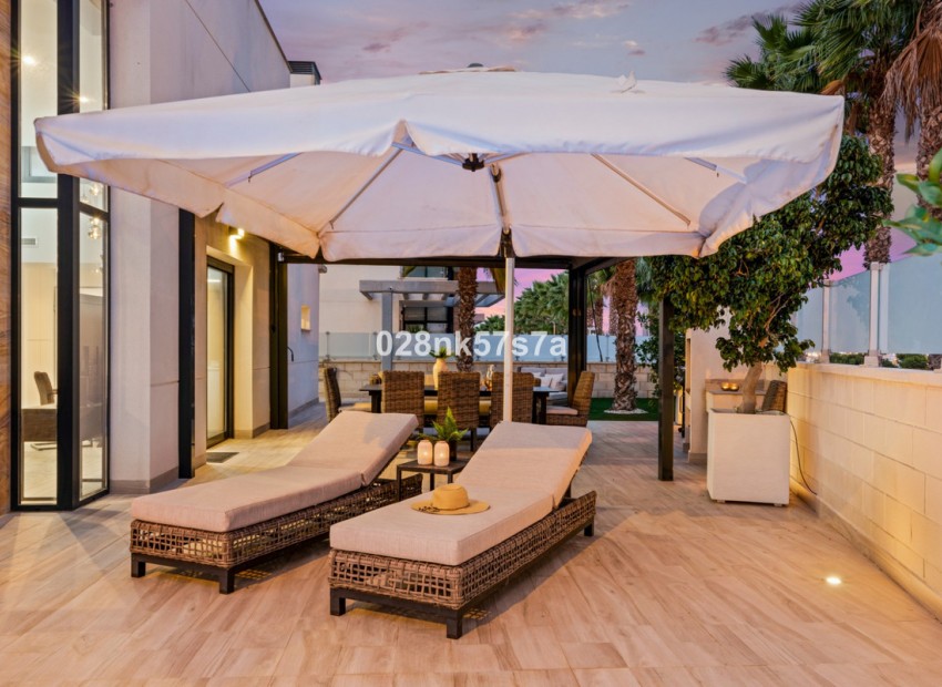 Resale - Villa - Cabo Roig