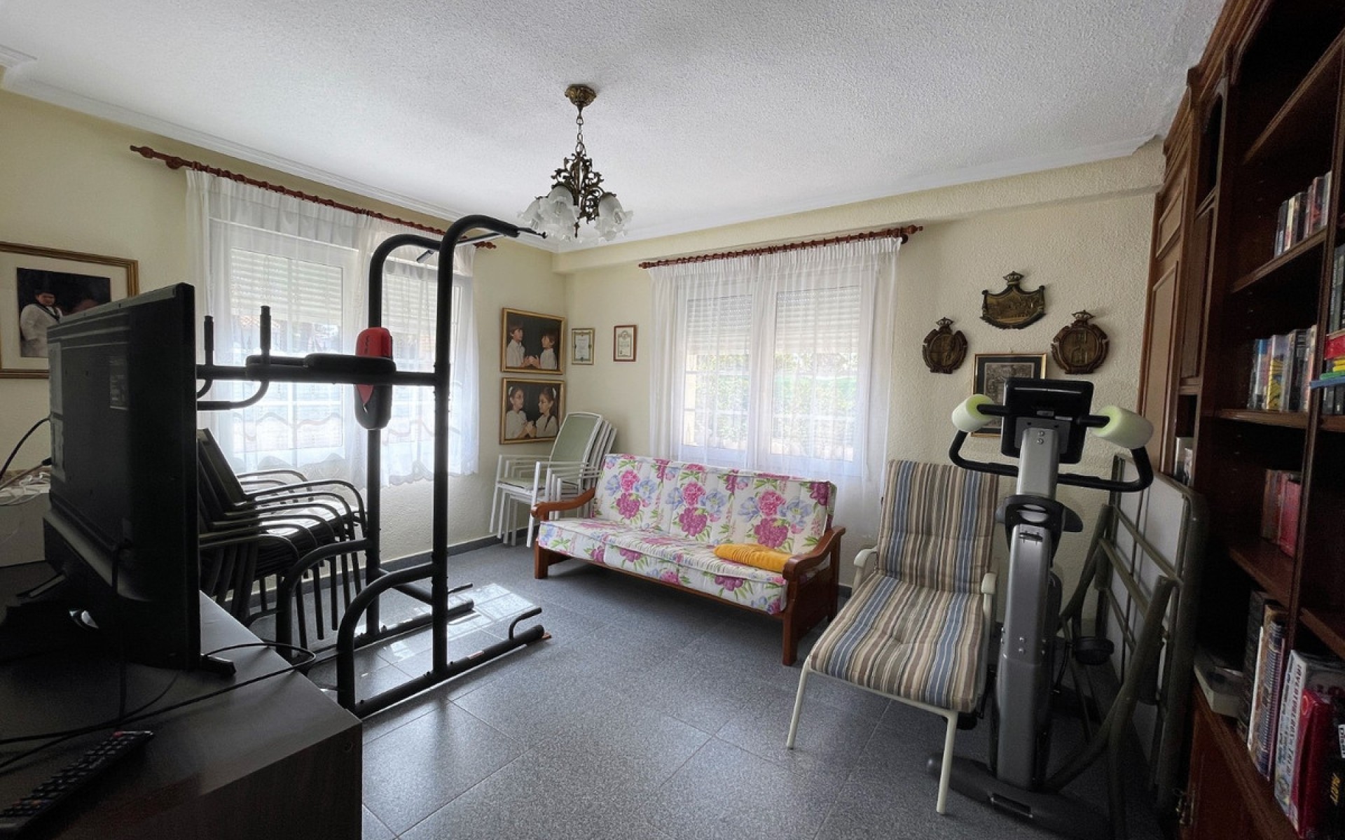 Resale - Villa - Cabo Roig