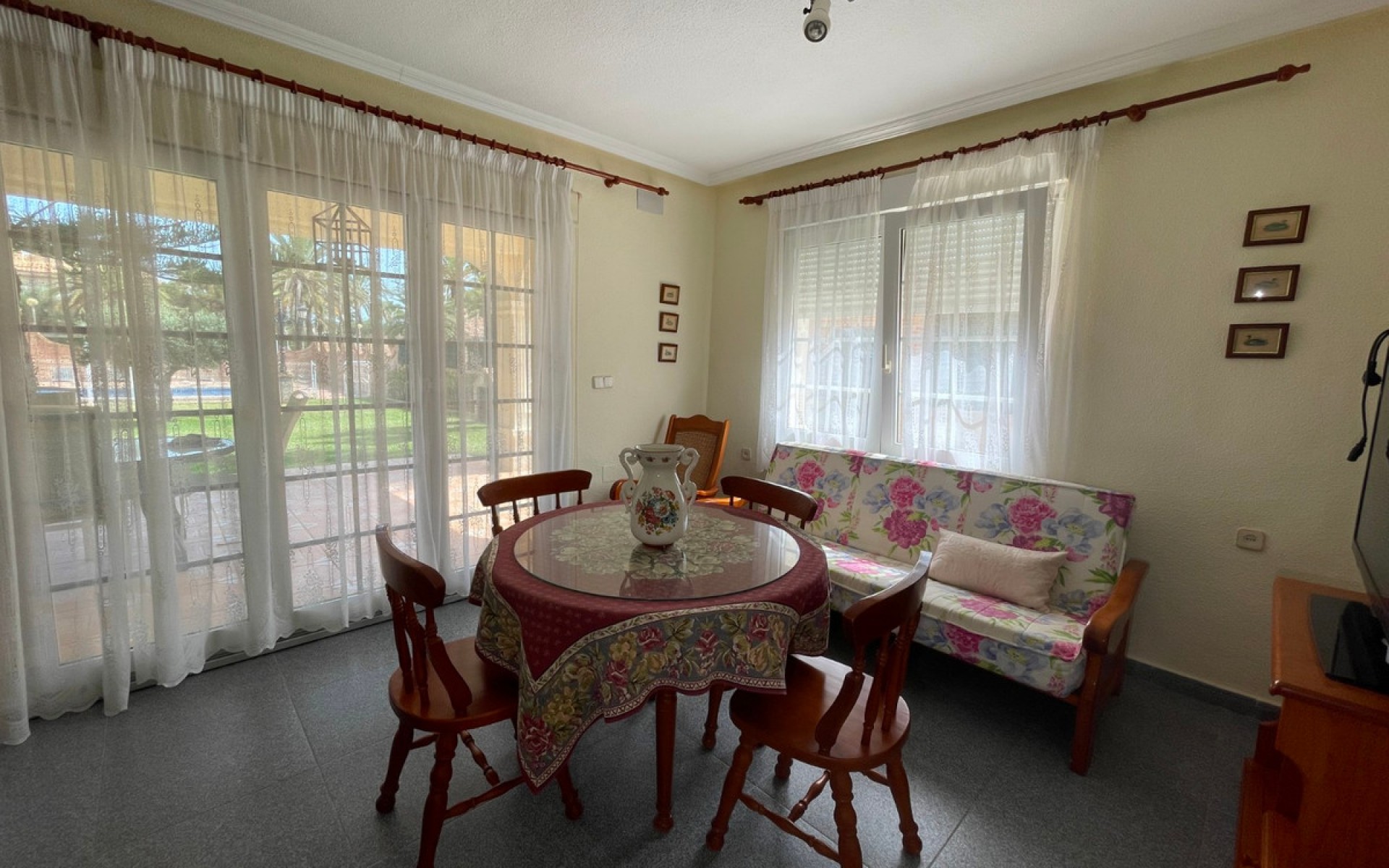 Resale - Villa - Cabo Roig