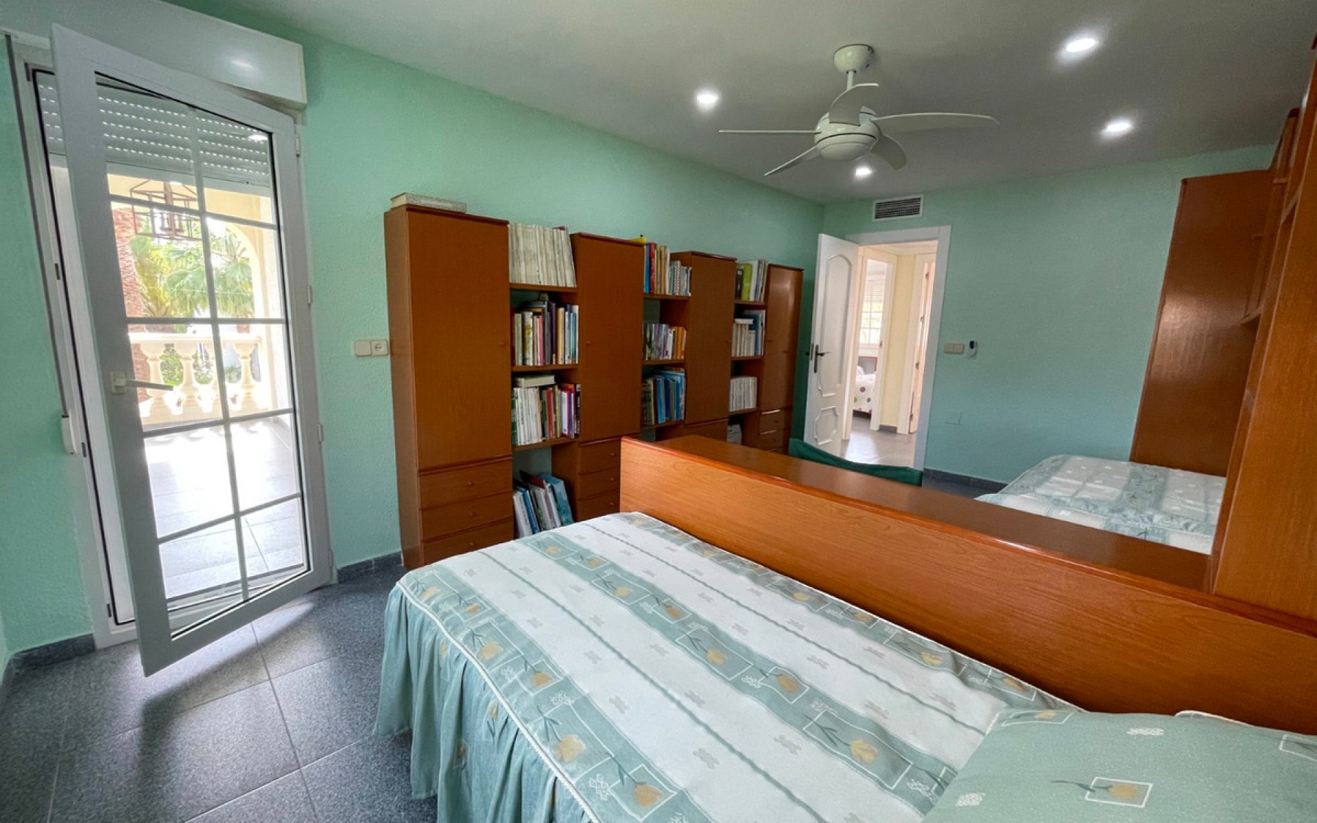 Resale - Villa - Cabo Roig