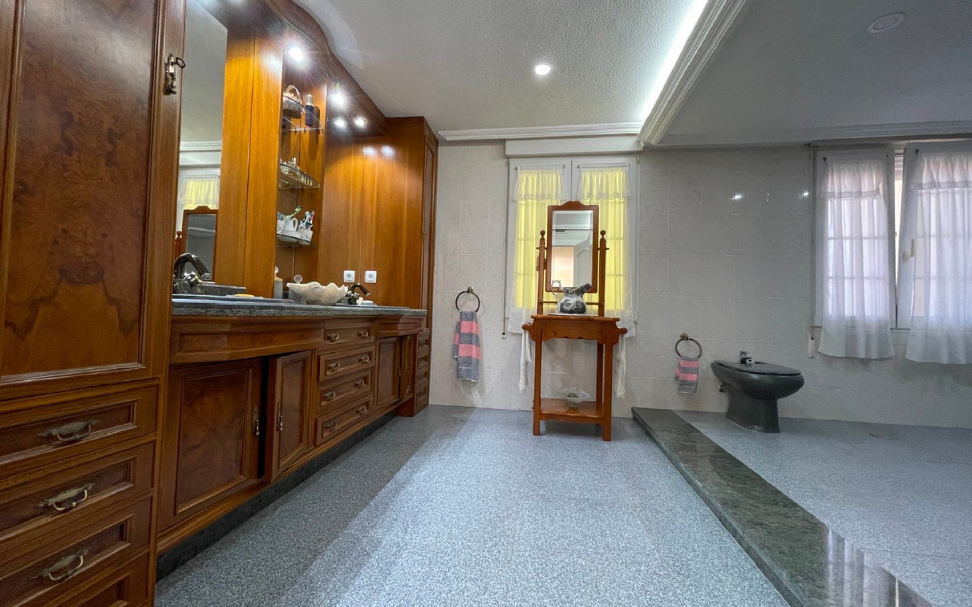 Resale - Villa - Cabo Roig