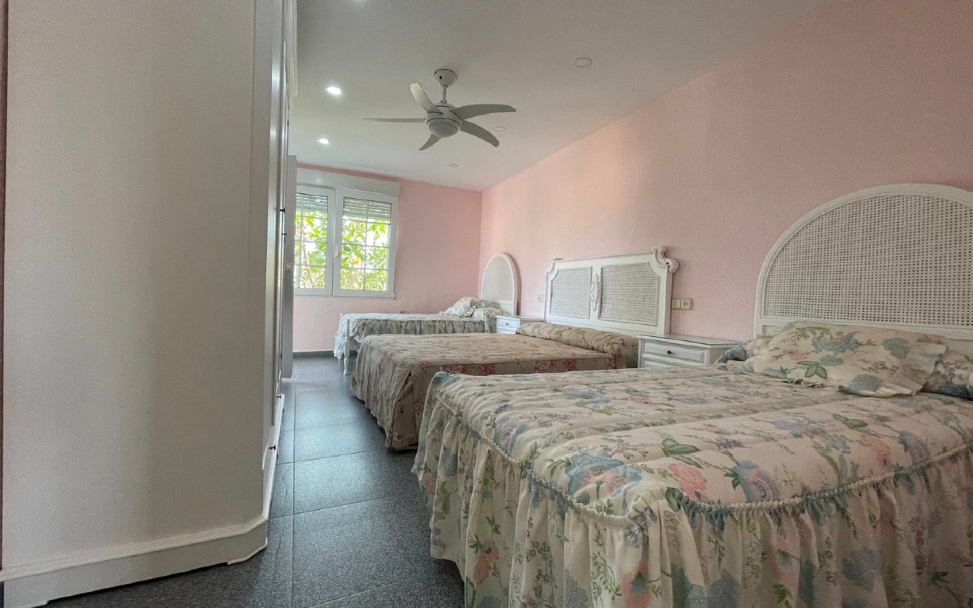 Resale - Villa - Cabo Roig