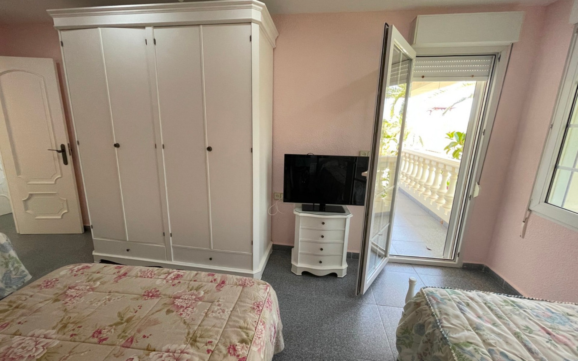 Resale - Villa - Cabo Roig