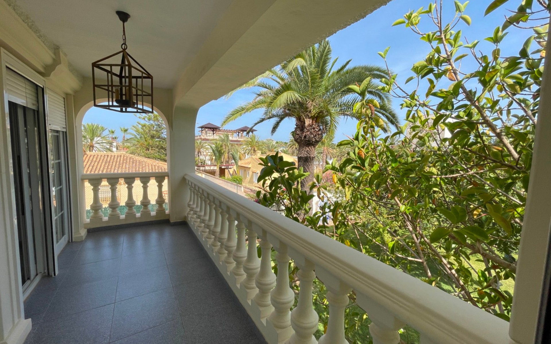 Resale - Villa - Cabo Roig