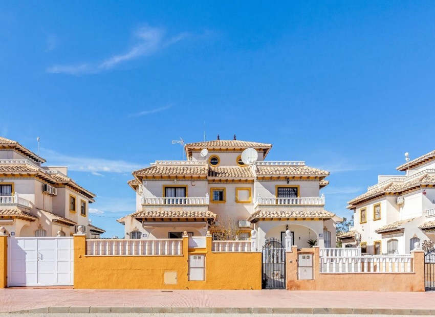 Resale - Villa - Cabo Roig