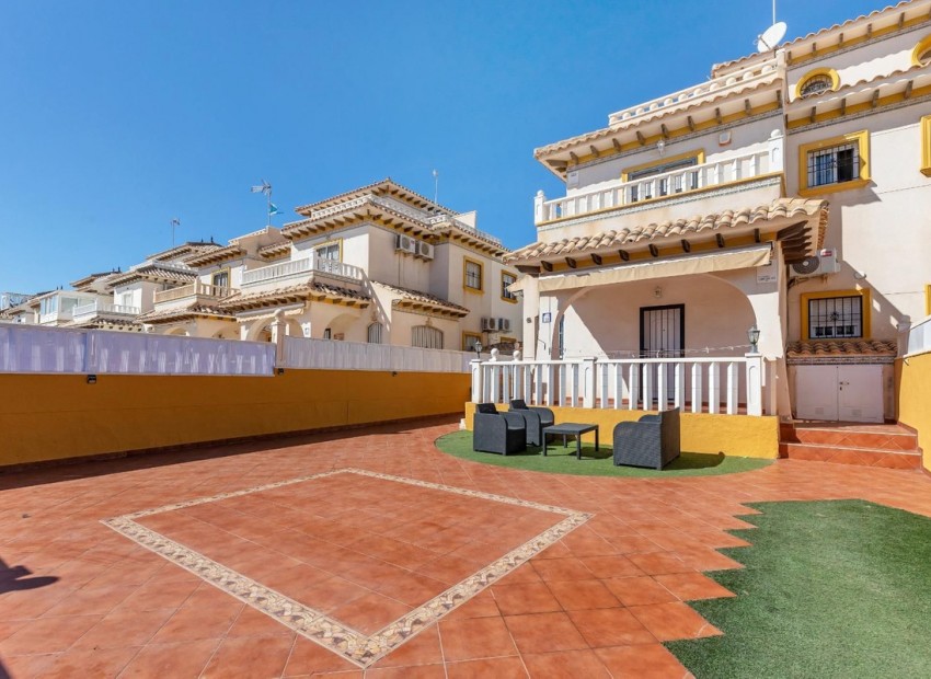 Resale - Villa - Cabo Roig