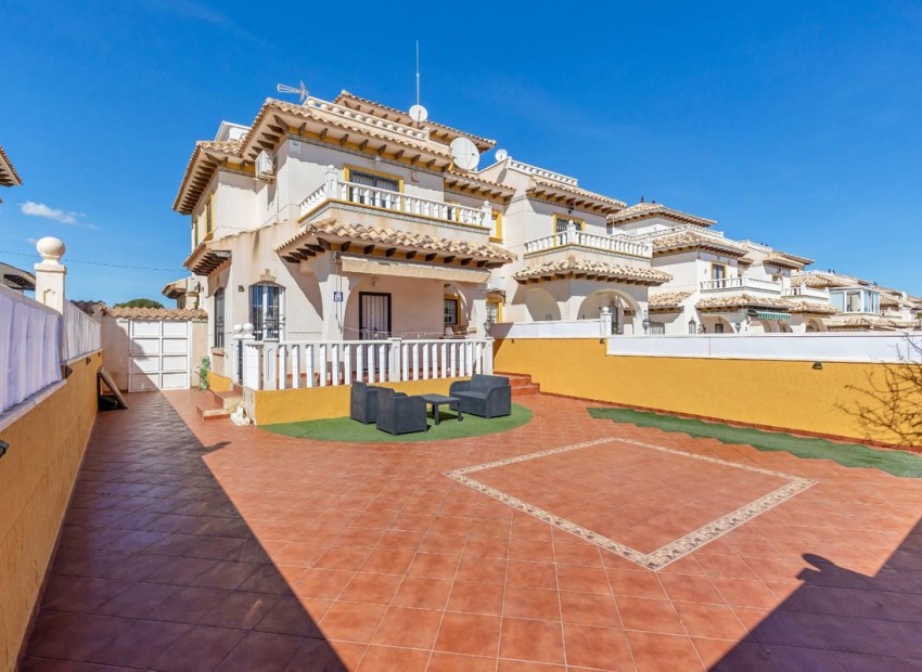 Resale - Villa - Cabo Roig