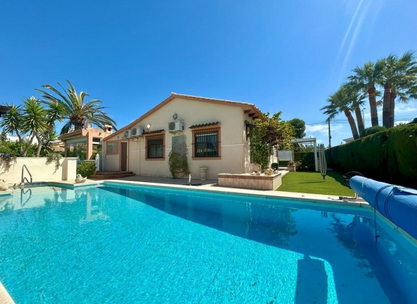 Resale - Villa - Cabo Roig