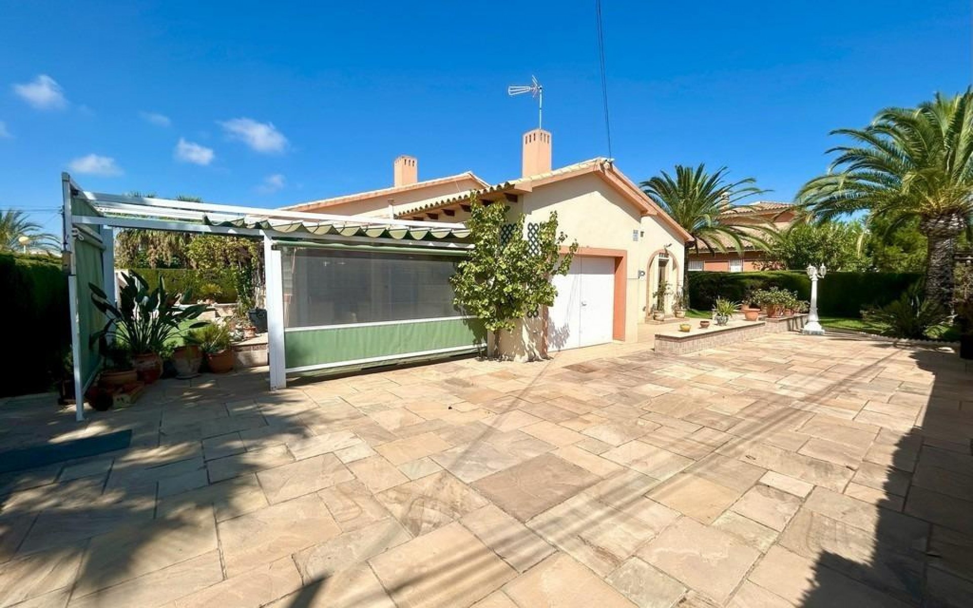 Resale - Villa - Cabo Roig