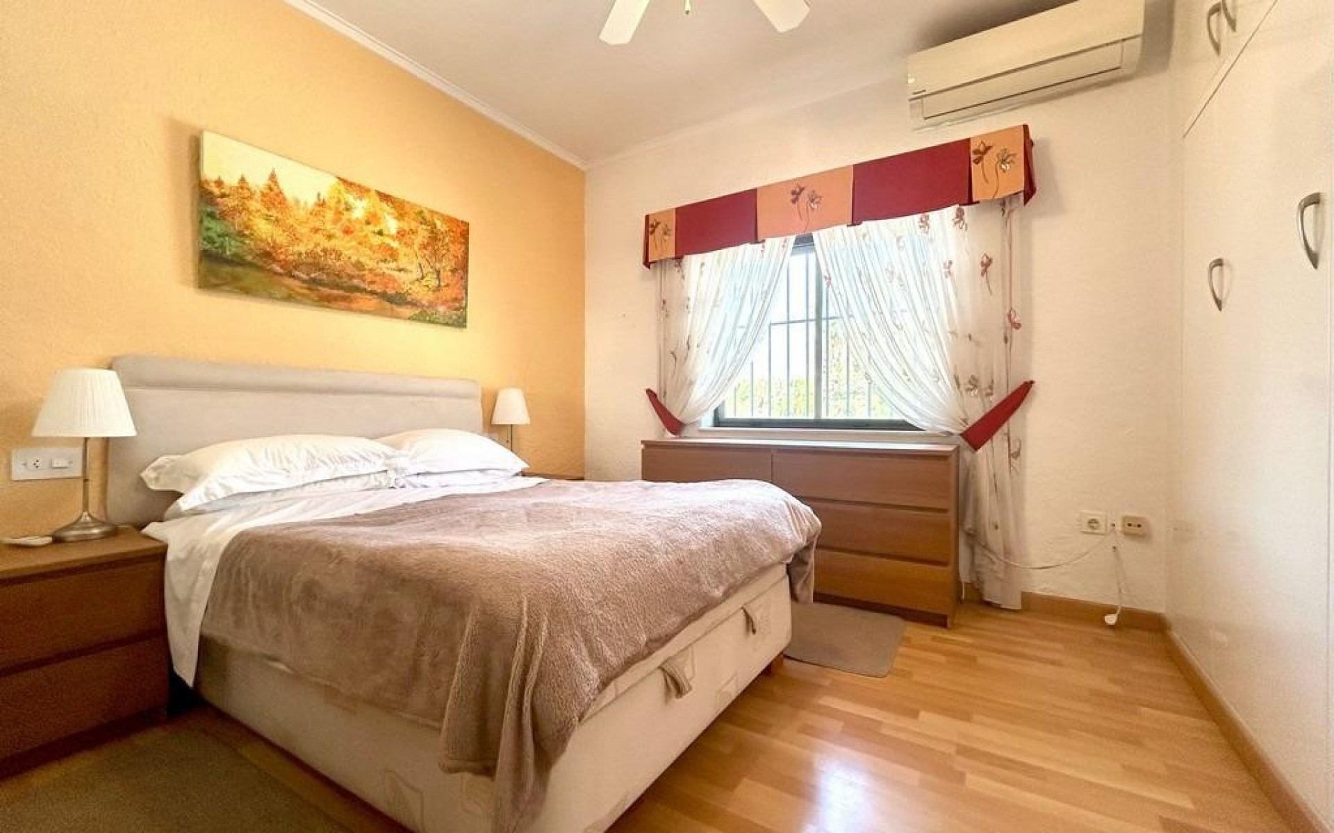 Resale - Villa - Cabo Roig