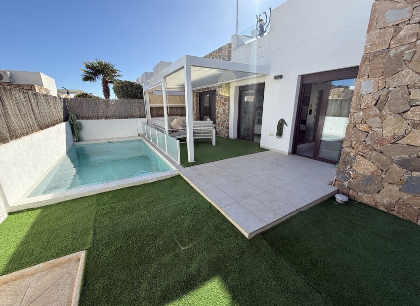 Resale - Villa - Cabo Roig