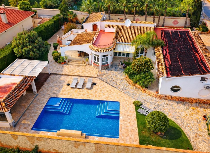 Resale - Villa - Cabo Roig