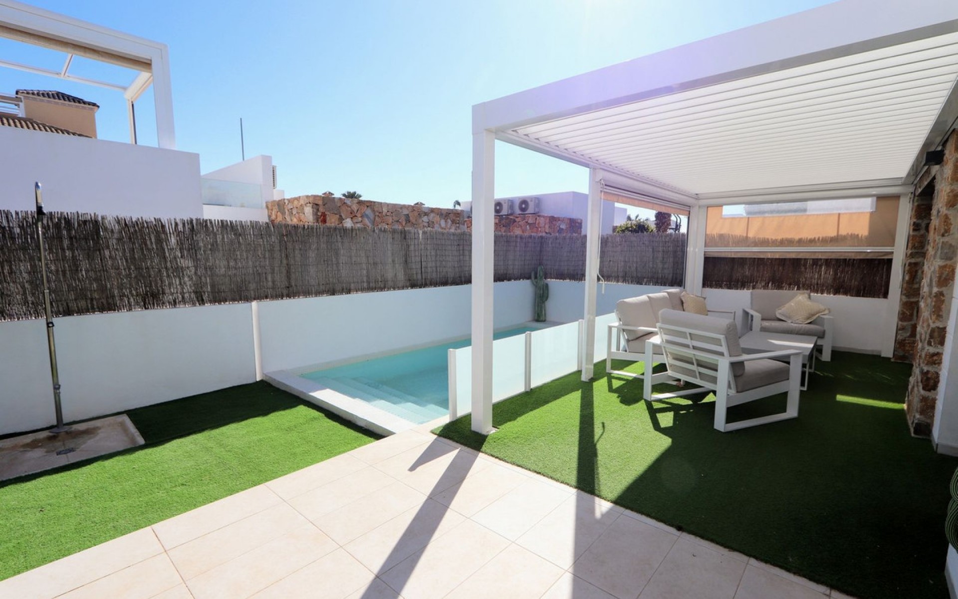 Resale - Villa - Cabo Roig