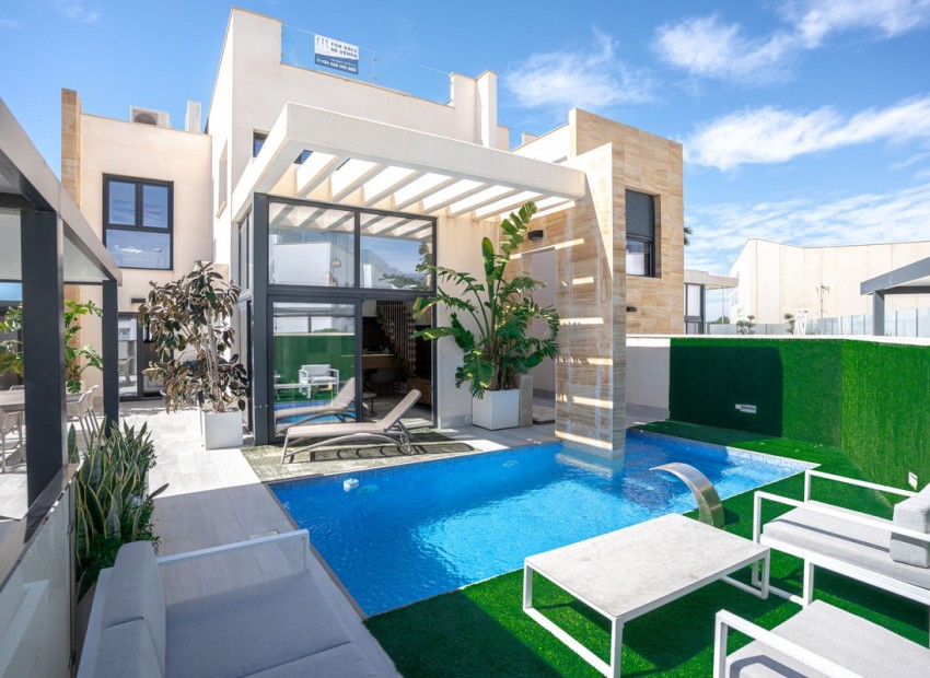 Resale - Villa - Cabo Roig