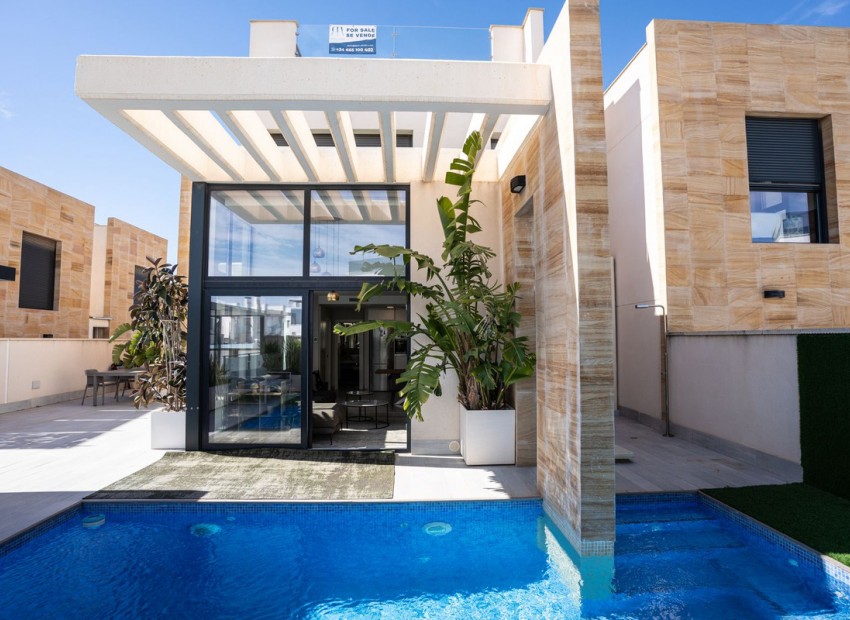 Resale - Villa - Cabo Roig
