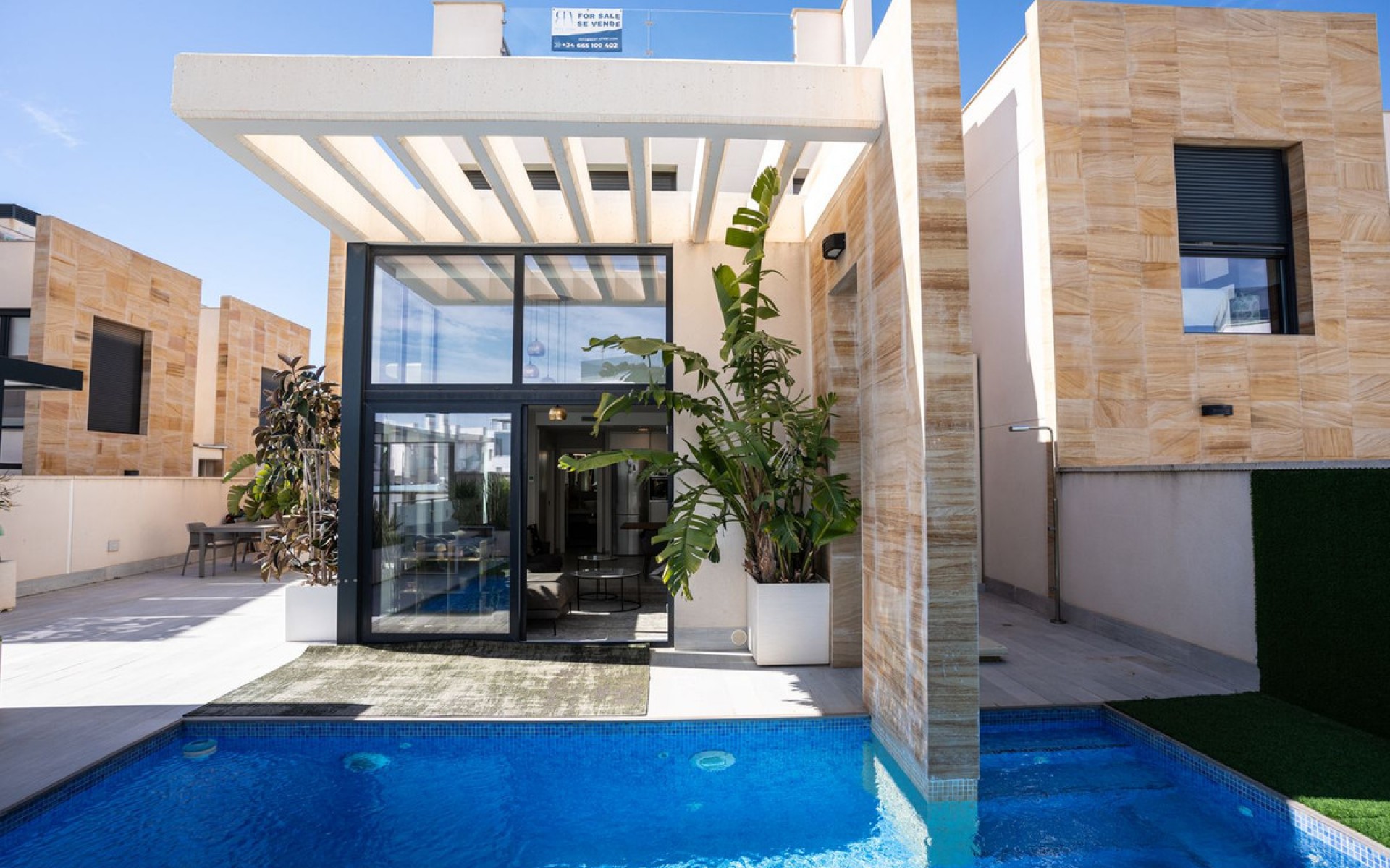 Resale - Villa - Cabo Roig