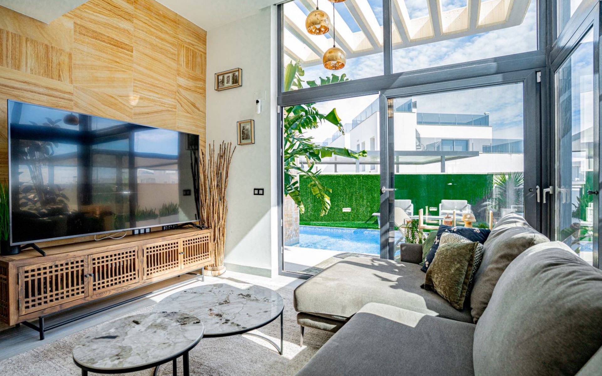 Resale - Villa - Cabo Roig