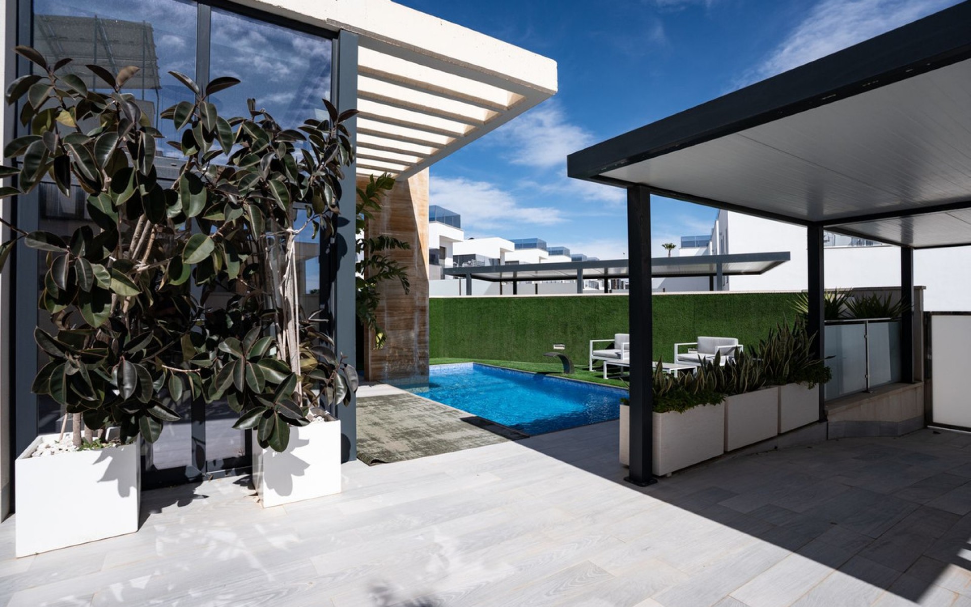 Resale - Villa - Cabo Roig
