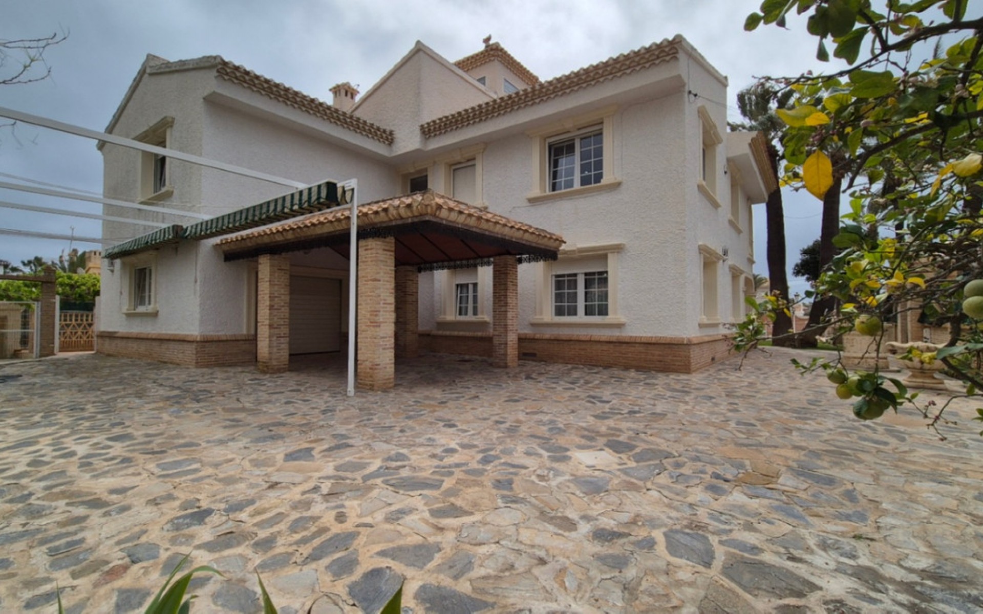Resale - Villa - Cabo Roig
