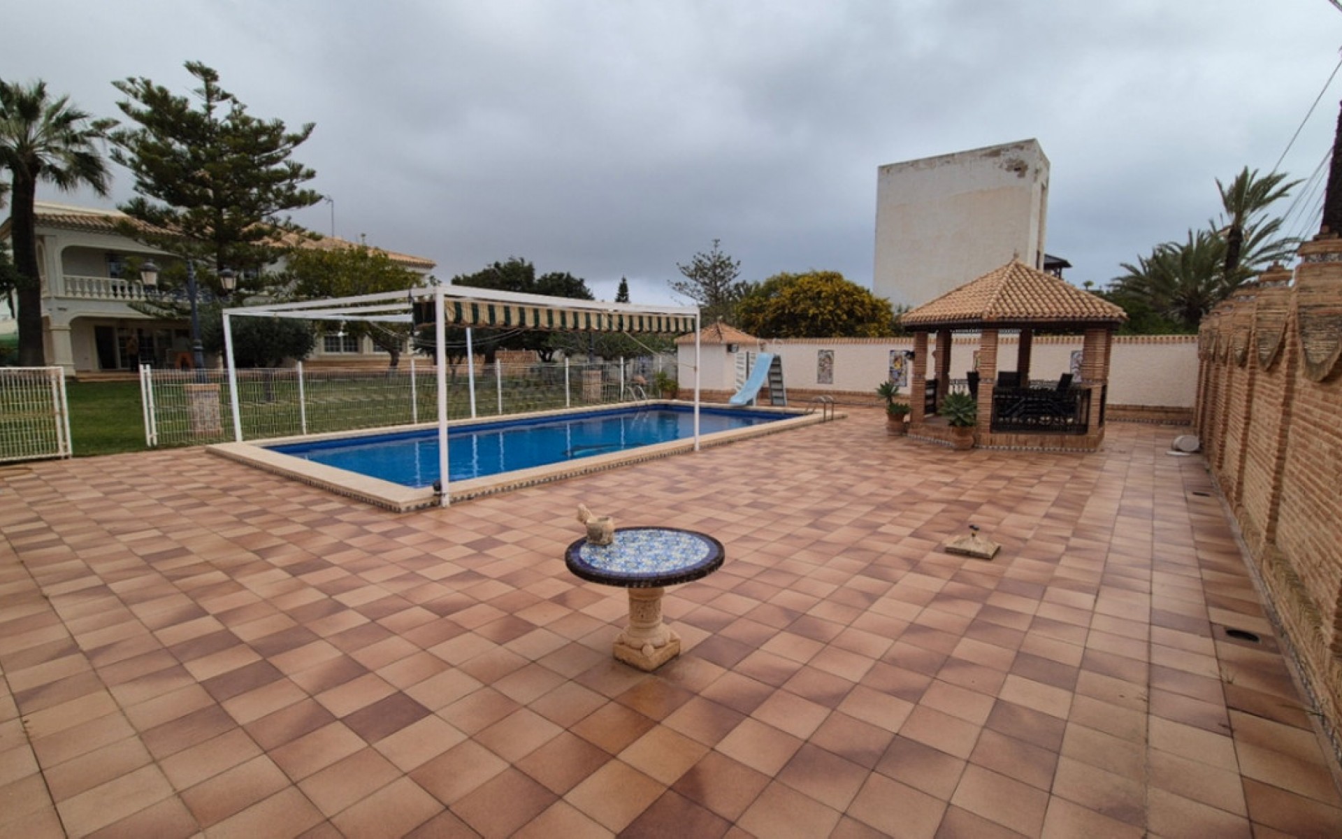 Resale - Villa - Cabo Roig