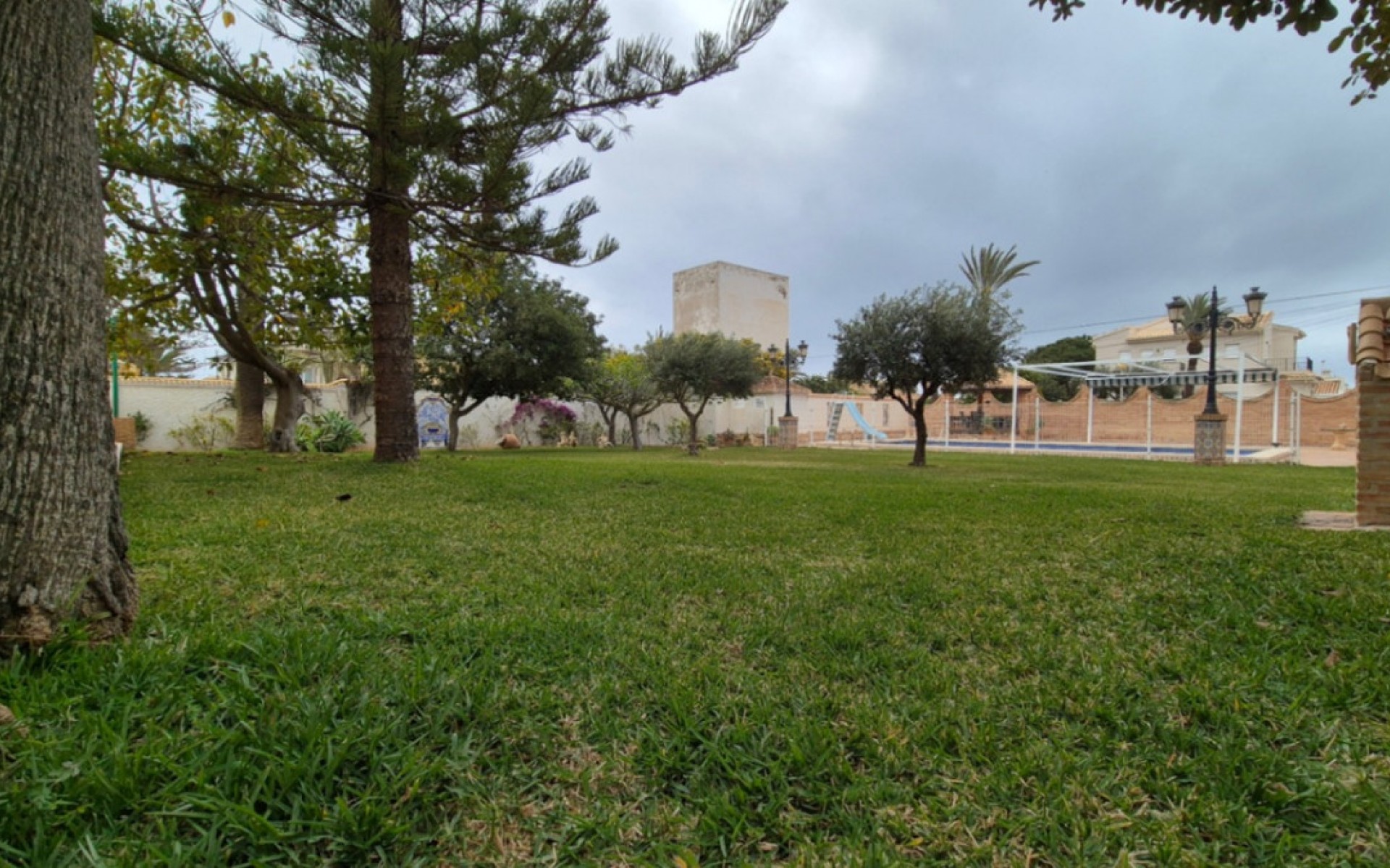 Resale - Villa - Cabo Roig
