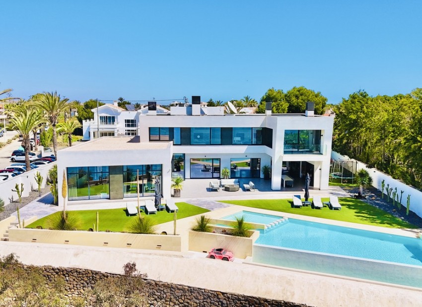 Resale - Villa - Cabo Roig