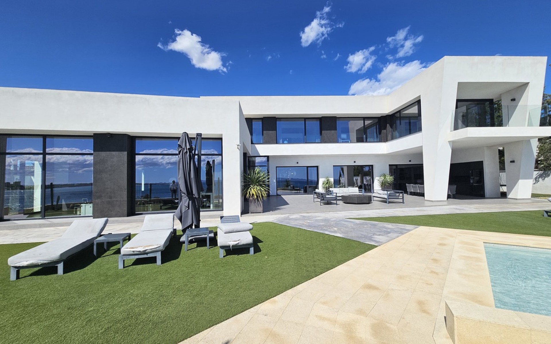 Resale - Villa - Cabo Roig