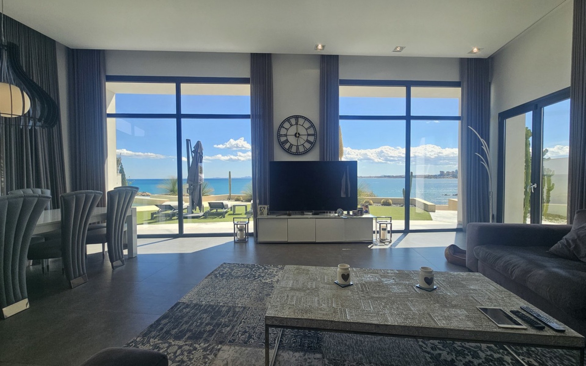 Resale - Villa - Cabo Roig