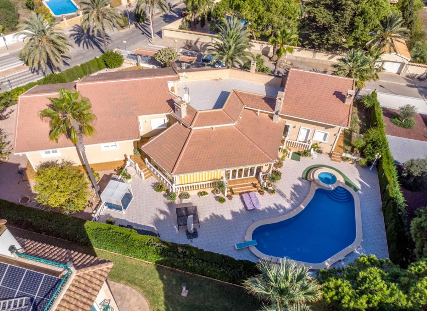 Resale - Villa - Cabo Roig