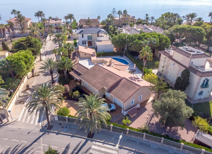 Resale - Villa - Cabo Roig