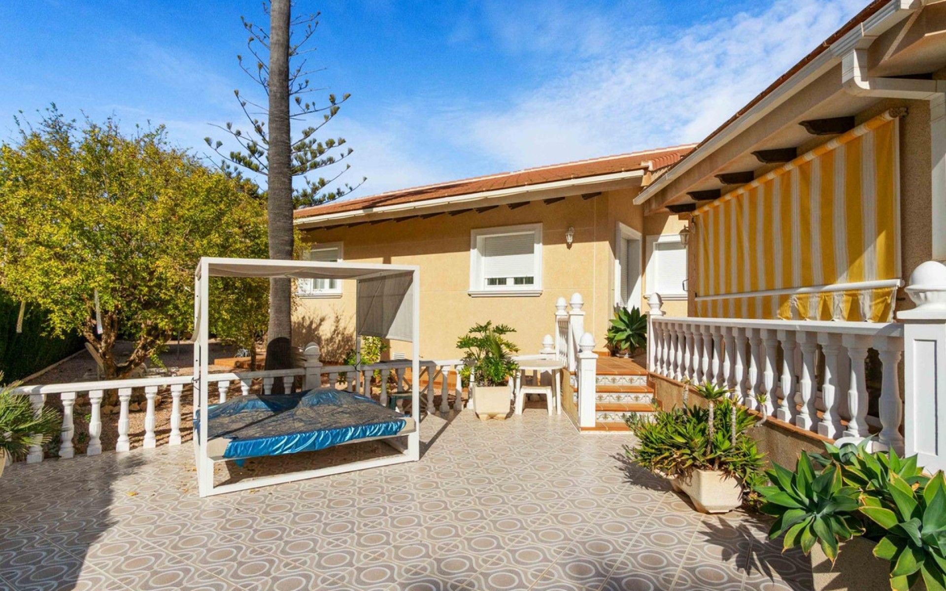 Resale - Villa - Cabo Roig