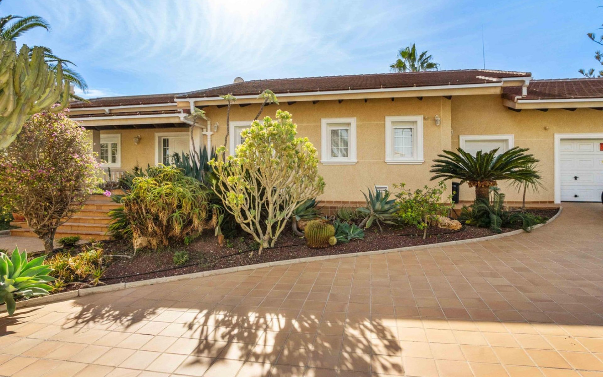 Resale - Villa - Cabo Roig