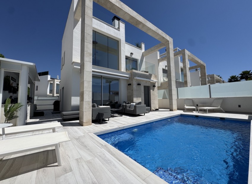 Resale - Villa - Cabo Roig