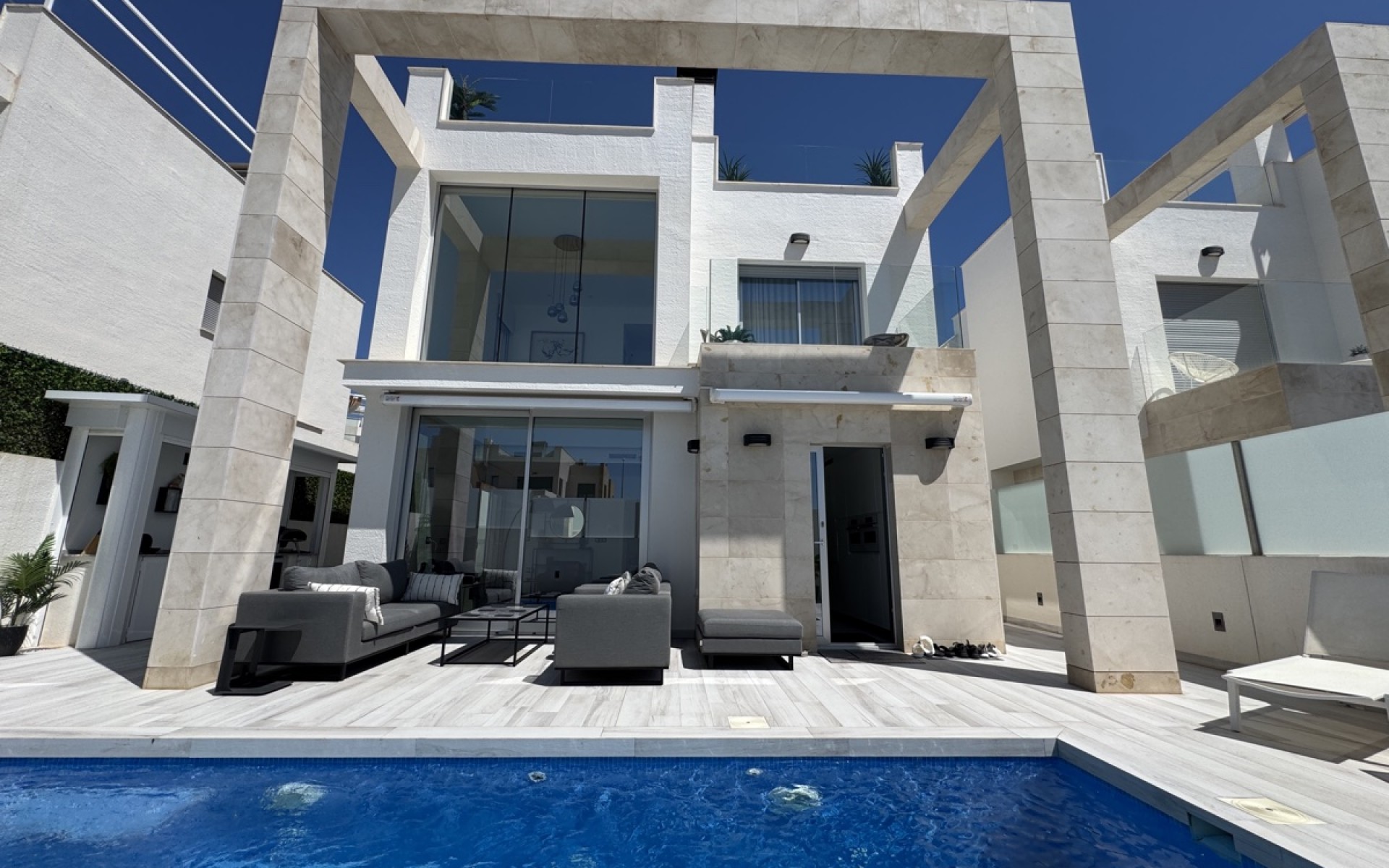 Resale - Villa - Cabo Roig