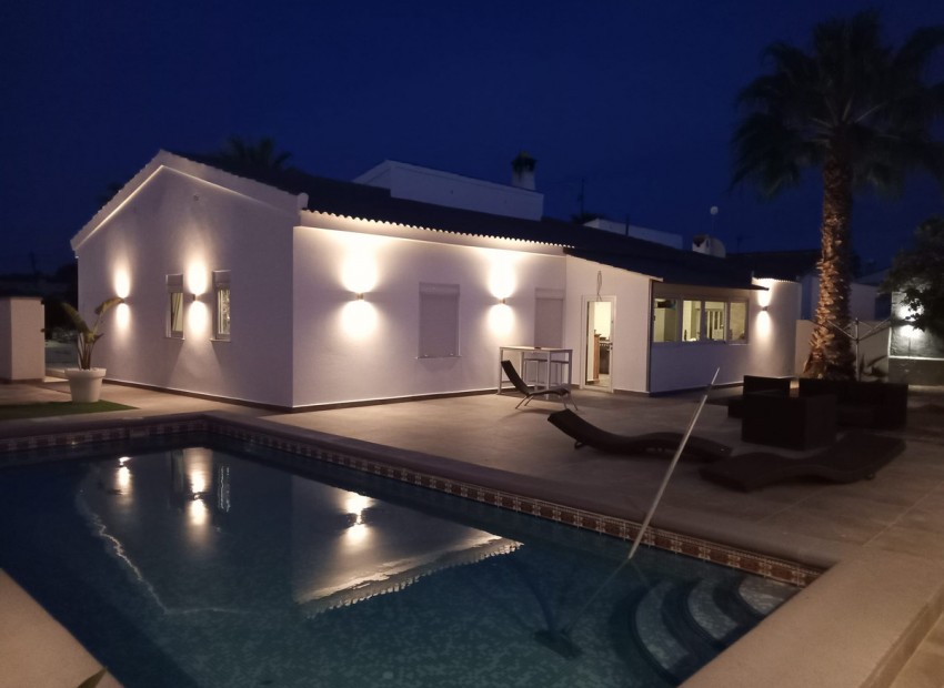 Resale - Villa - Cabo Roig
