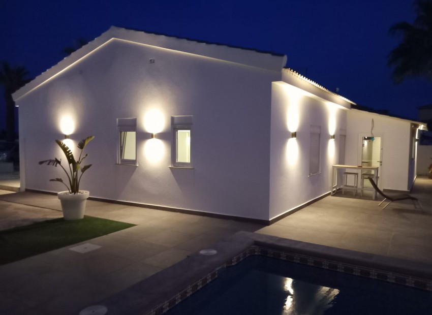 Resale - Villa - Cabo Roig
