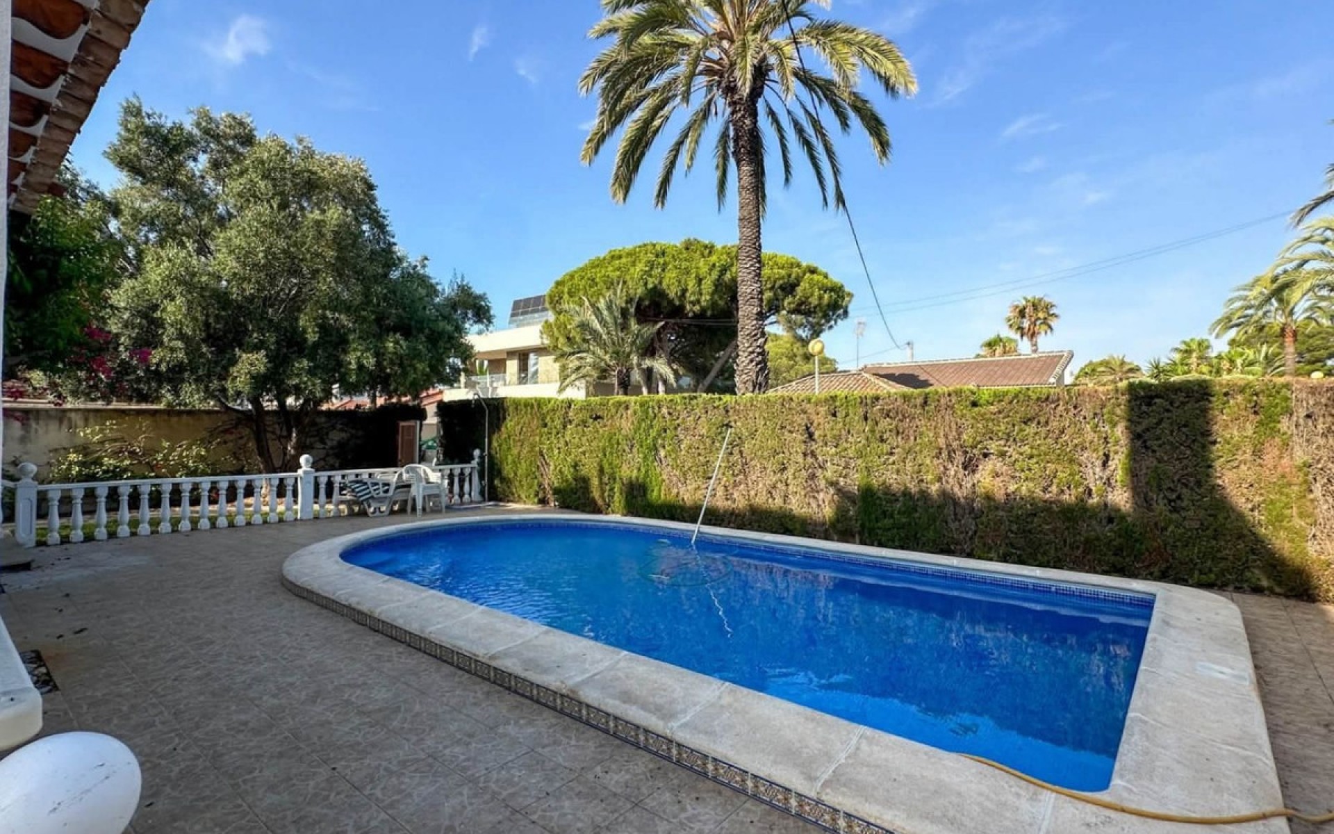 Resale - Villa - Cabo Roig