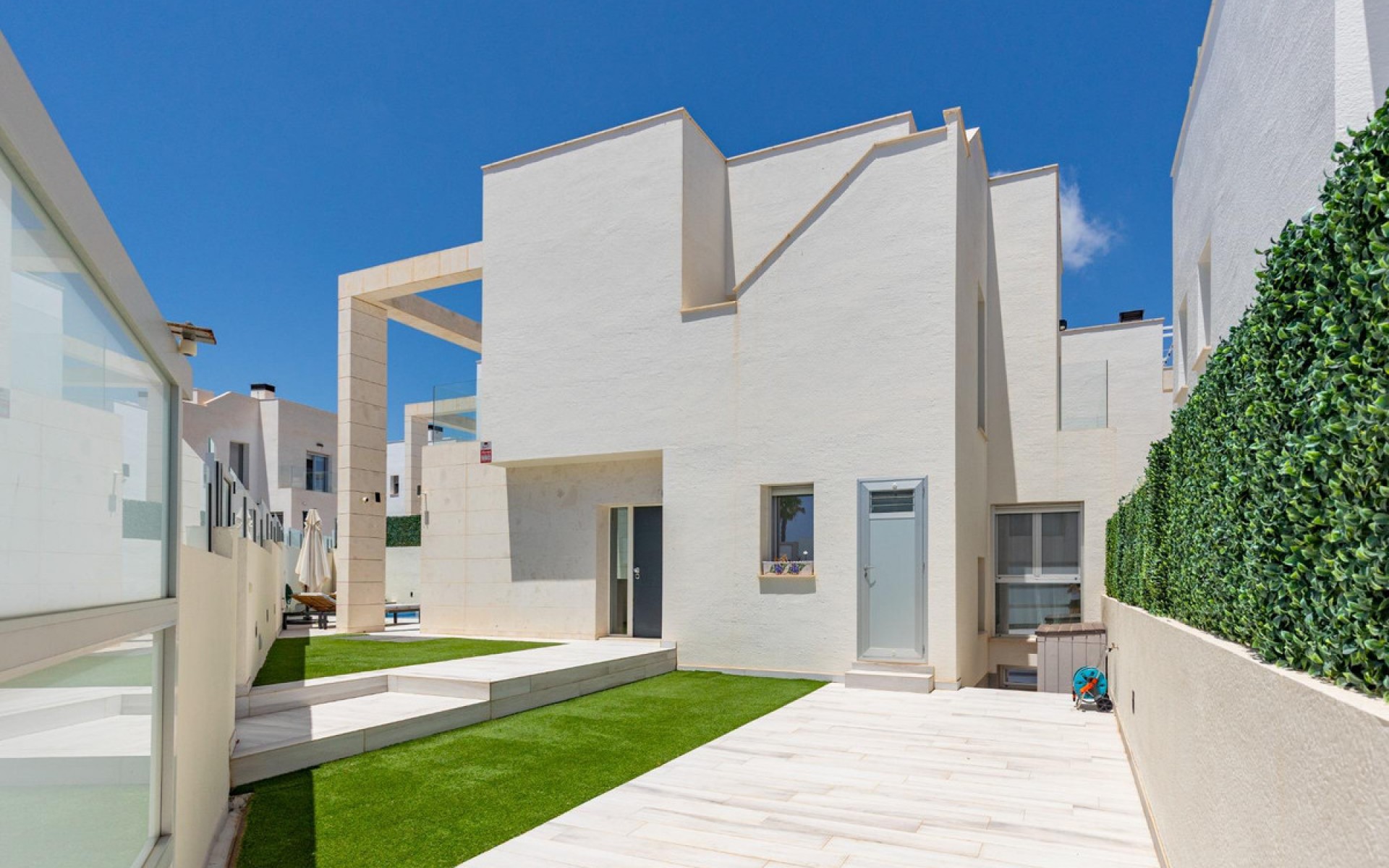 Resale - Villa - Cabo Roig